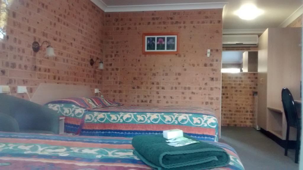 Aberdeen Motel Room photo